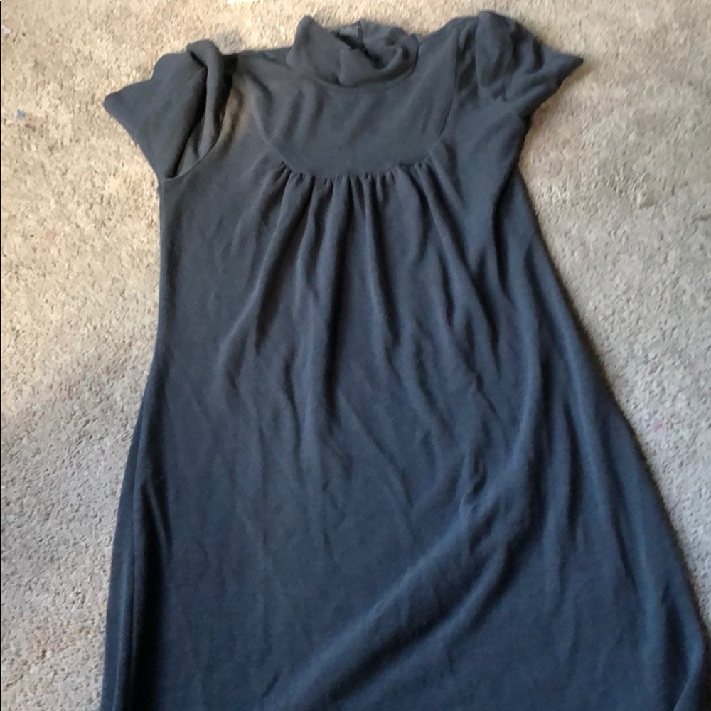 gray short sleeve dress
